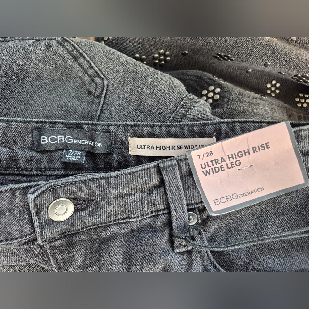 99% Cotton Jeans High Rise Wide Leg With Rivet Embelishments By BCBG - Picture 7 of 8